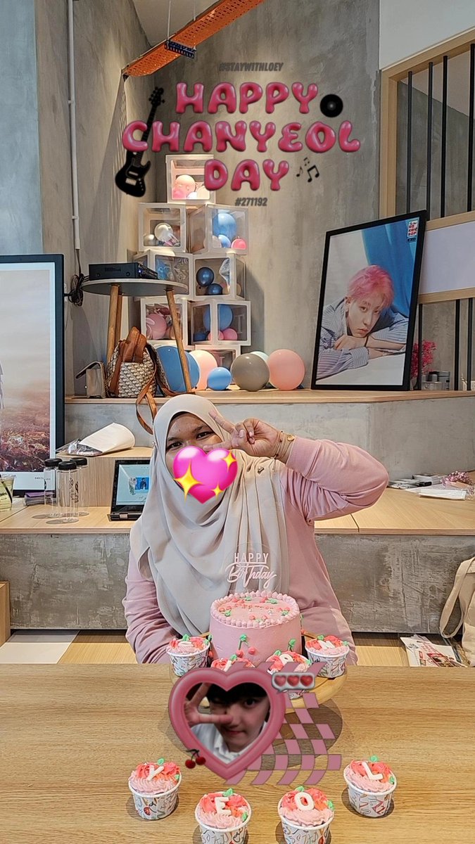 ctnuraisyah54's tweet photo. Chanyeol ialah ubat saya🫶🍒 
Terima kasih bye 🥰
#SweetCherryBossDay 
#체리대장_찬열_HBD #StayWithLoey 
#HappyChanyeolDay https://t.co/y0OQXWedOW