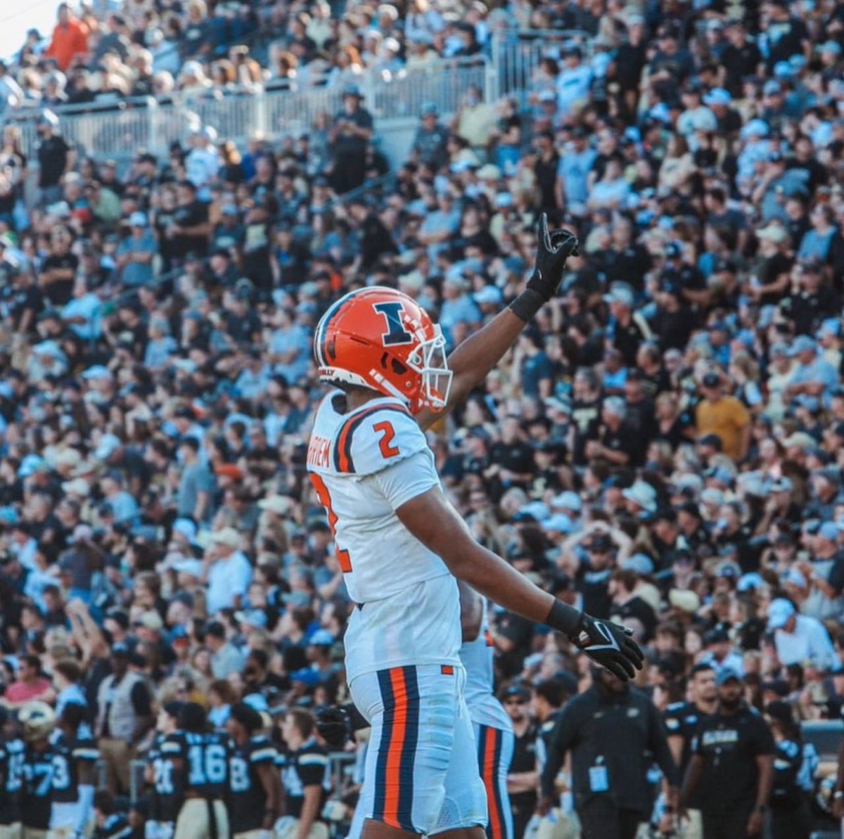 Ronice_MB's tweet image. SEASON 1 IS IN THE BOOKS! My @Saboor_Karriem’s transition from @WestOrangeHSFB to @IlliniFootball has been a blessing and a lesson! I appreciate @BretBielema @AaronHenry7 and @CoachBuh for being true to their word! #2024Loading #FamILLY 🧡2