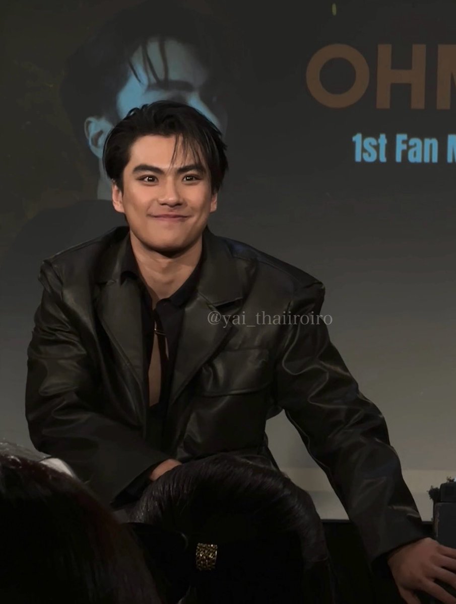 ほぼ撮るのを諦めて心に焼き付けたけど、綺麗に撮れているものが奇跡的にあった🥹✨
Ohmくんまた日本に来てくれてありがとう🧡可愛くて格好良くて頑張り屋さんで優しくて真面目で才能溢れるOhmくんが大好きです！また会えますように🙌✨
#OHM1stFMinYokohama #ohmpawat