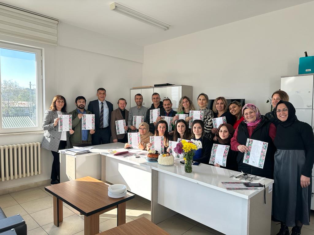 atakoyio55's tweet photo. Hayatımızda kalıcı izler bırakan canım öğretmenim öğretmenler gününüz kutlu olsun. 
@samsunmem @ilkadimilce_mem  @gnkeklik @muratagar60 @zerersoy1 @karakullukcu84 @feilseil
#ataköyilyaskılıçilkokulu https://t.co/LNbuaDNbPS