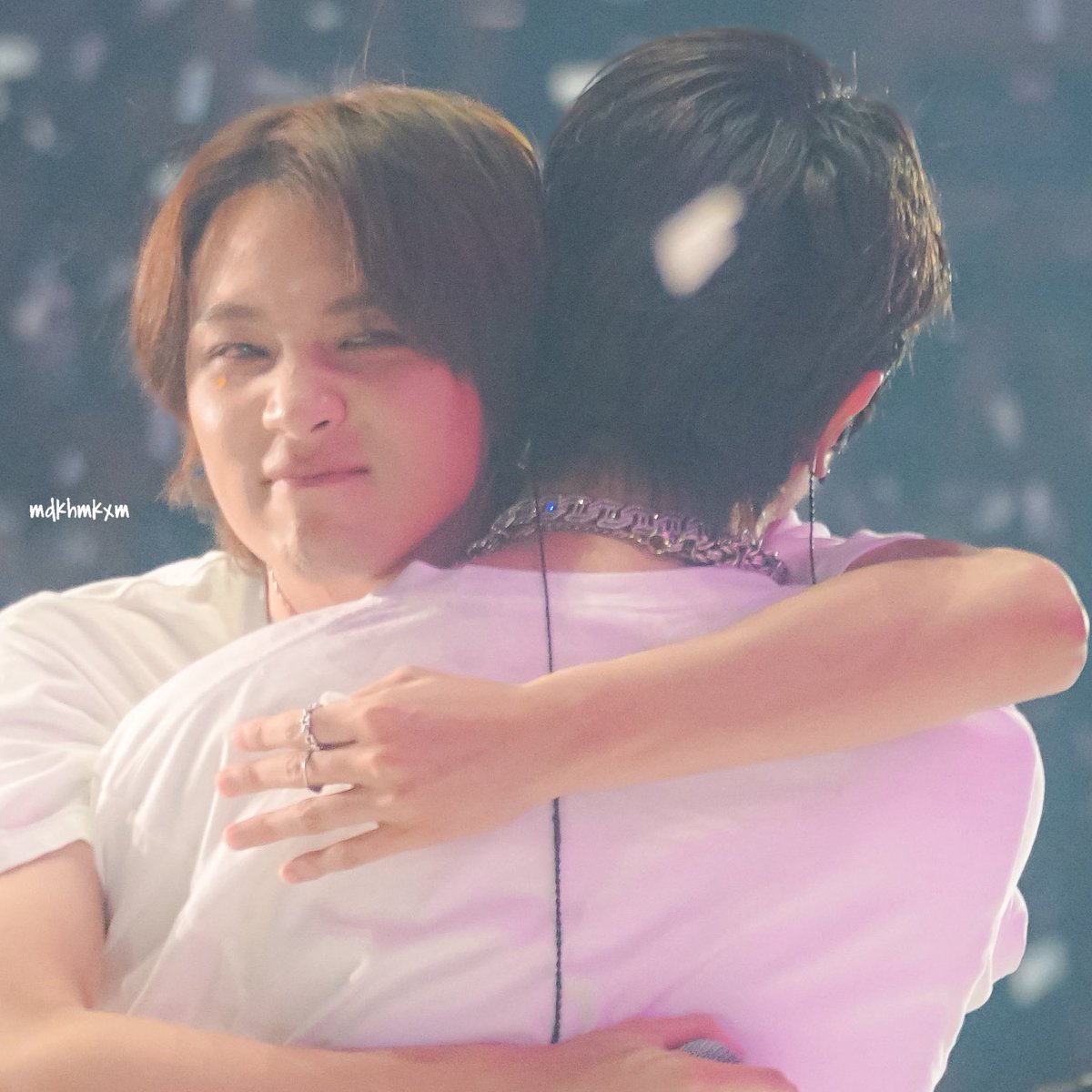 kogumahaechan's tweet photo. haechan’s nose scrunch + crying while hugging taeyong ☹️ https://t.co/fEBRVZ7IQk