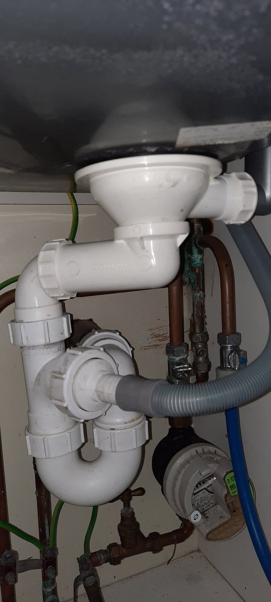 Learnt how to fix a kitchen sink yesterday when my wife snapped the drain screw due to rusting... love being able to do this and not having to rely on others for repairs, who said an old dog can't learn new tricks!