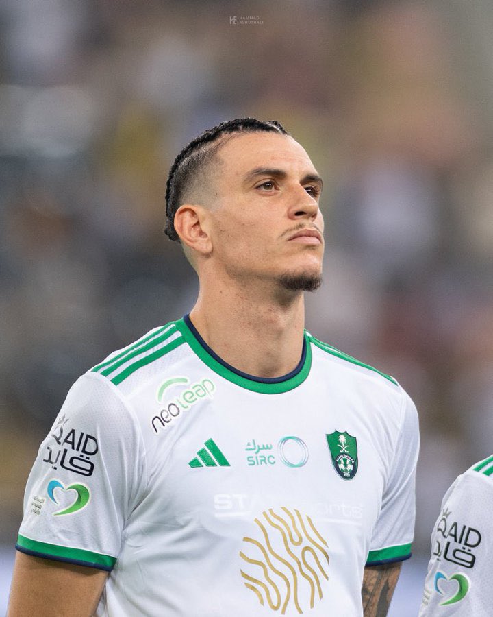 omn_ahli's tweet photo. الوحيد اللي عرف قيمة الكيان وجماهيره 
الوحيد اللي يقاتل بكل مباراة ومستواه ثابت 

ابيانيز 💚🫡 https://t.co/ucF5BpcMEa