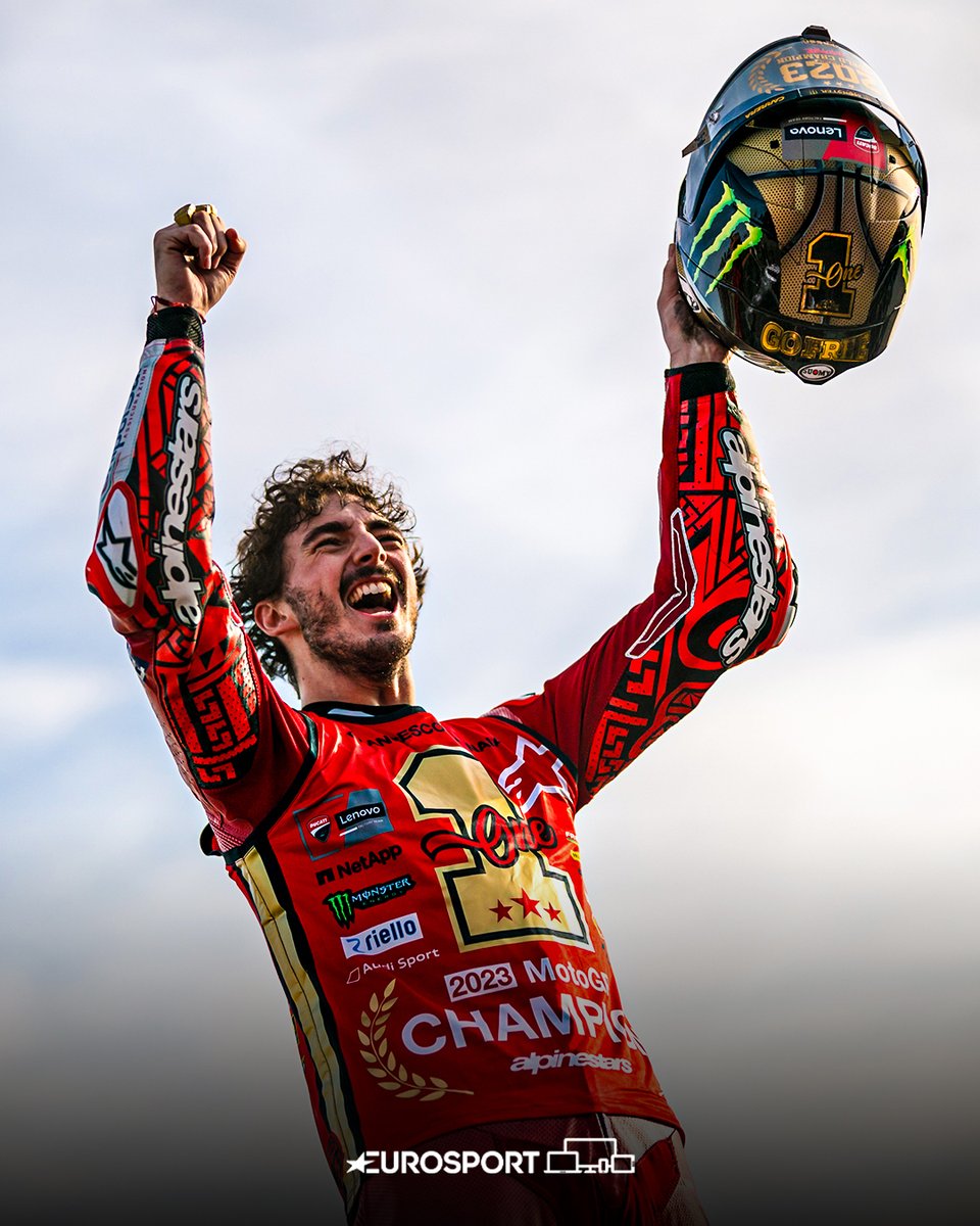 Eurosport_IT's tweet photo. A casa loro, ancora una volta 🏆😌

Pecco Bagnaia porta la Ducati e l'Italia sul tetto del mondo per il secondo anno consecutivo 🇮🇹

#Bagnaia #ValenciaGP #MotoGP @PeccoBagnaia https://t.co/Kg8whJlLmr
