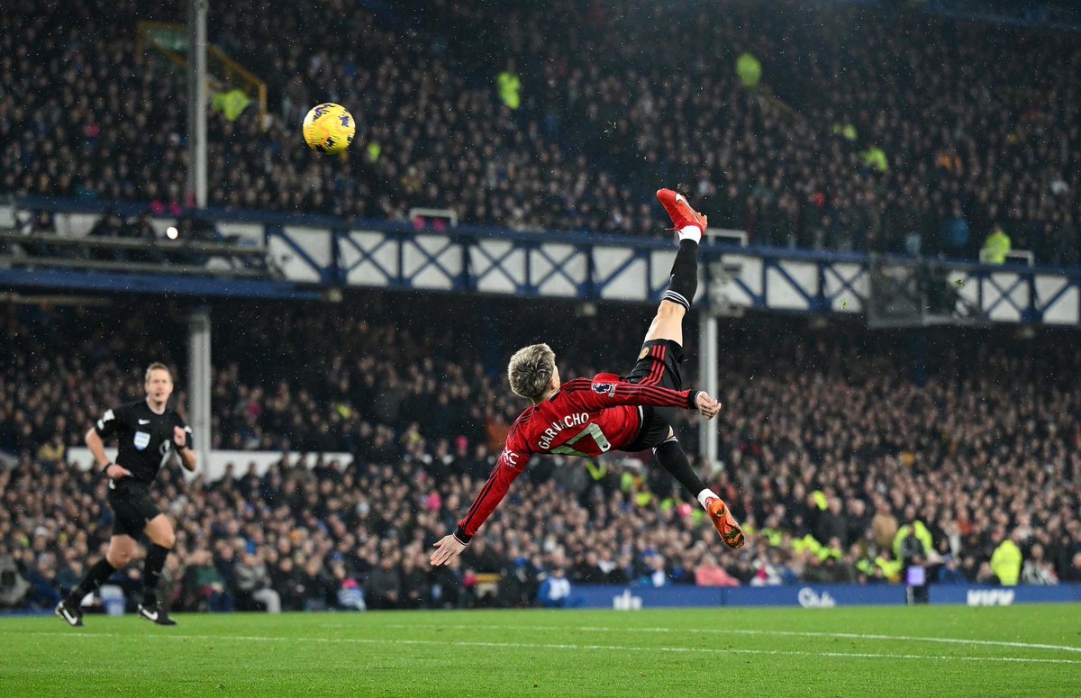 rikup's tweet photo. WOAH 😳 #eveutd https://t.co/5Xzy6GYTjw