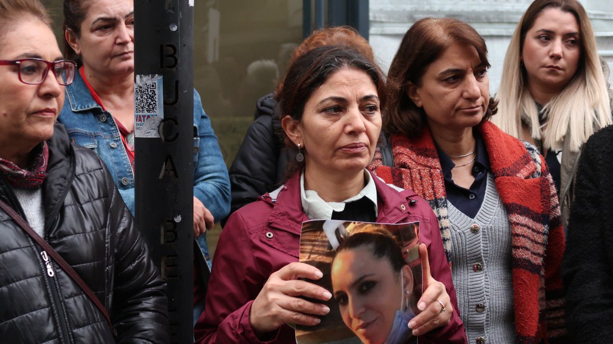 BucaChp's tweet photo. Buca İlçe Başkanlığı olarak;
Kadın Kollarımızın, 25 Kasım Kadına Yönelik Şiddete Karşı Uluslararası Mücadele Günü dolayısıyla basın açıklamasına katılım sağladık. https://t.co/fE01CF3zLi