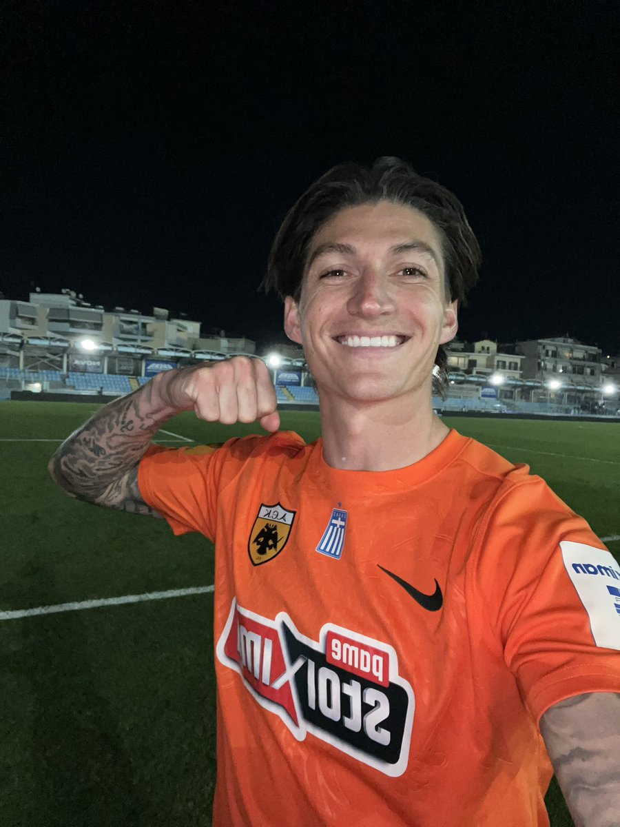 AEK_FC_OFFICIAL's tweet photo. Winning selfie 💪
#pasaek #aekfc #aekfcseason2023_2024 #slgr https://t.co/0F00avZs1x