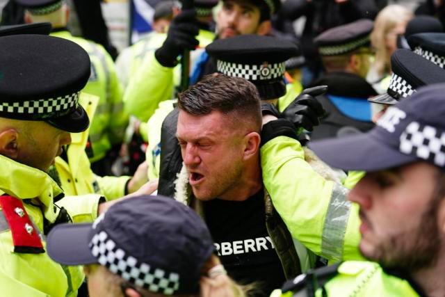 This is the vile treatment by the met of a man standing for peace and truth. Retweet to show your solidarity with @TRobinsonNewEra We shall not be silenced! #TommyRobinson #police