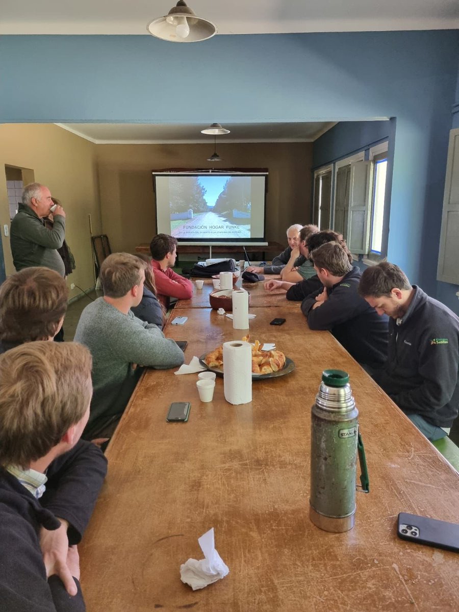 El martes 14/11 se llevó a cabo la reunión mensual de grupo #RegionalCoronelSuárez  <a href="/aapresid/">Aapresid</a> recorrida a campo visitando el Monumento a la siembra directa. 🌾

📍 Lugar: "Estancia Funke", Tornquist
Anfitrión: 👨🏻‍🌾Ing. Cristian y Felipe Kleine