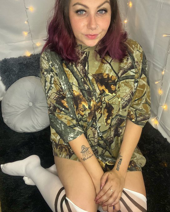New Video Available   ✨ camo shirt and knee highs ✨ https://t.co/pNUXVNk4Hd