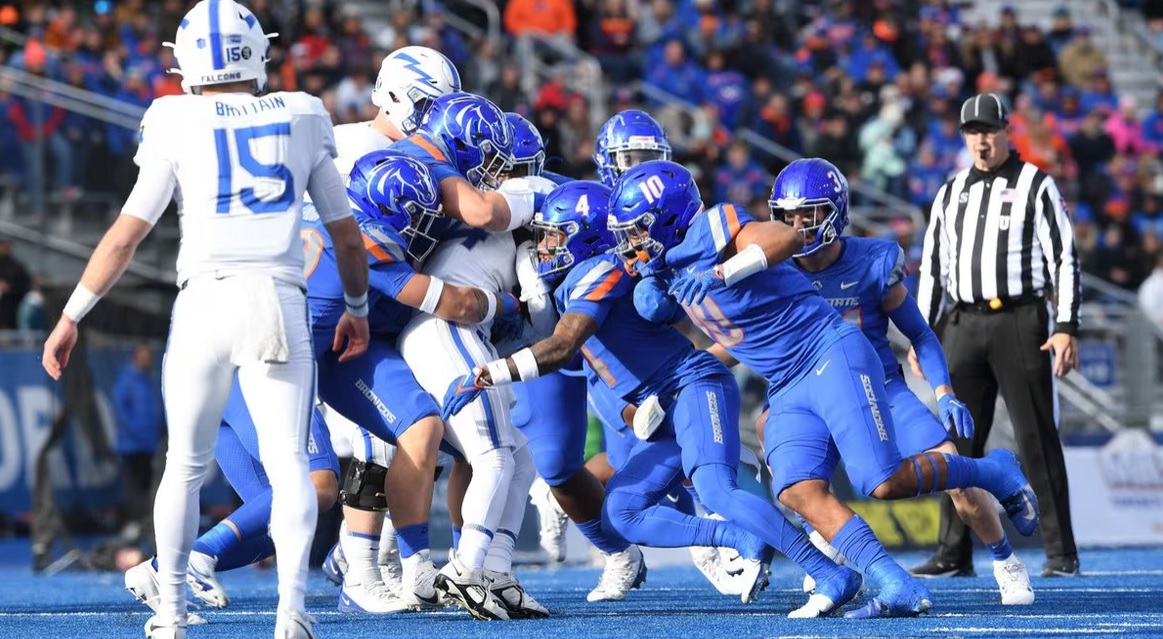 bronkoenetxea's tweet photo. Crónica de la gran victoria de @BroncoSportsFB frente a Air Force en @Bronoenetxea : https://t.co/zv8OkJz3go  #BleedBlue  Nos vamos a la Final!!!! https://t.co/H6CXgBja0f