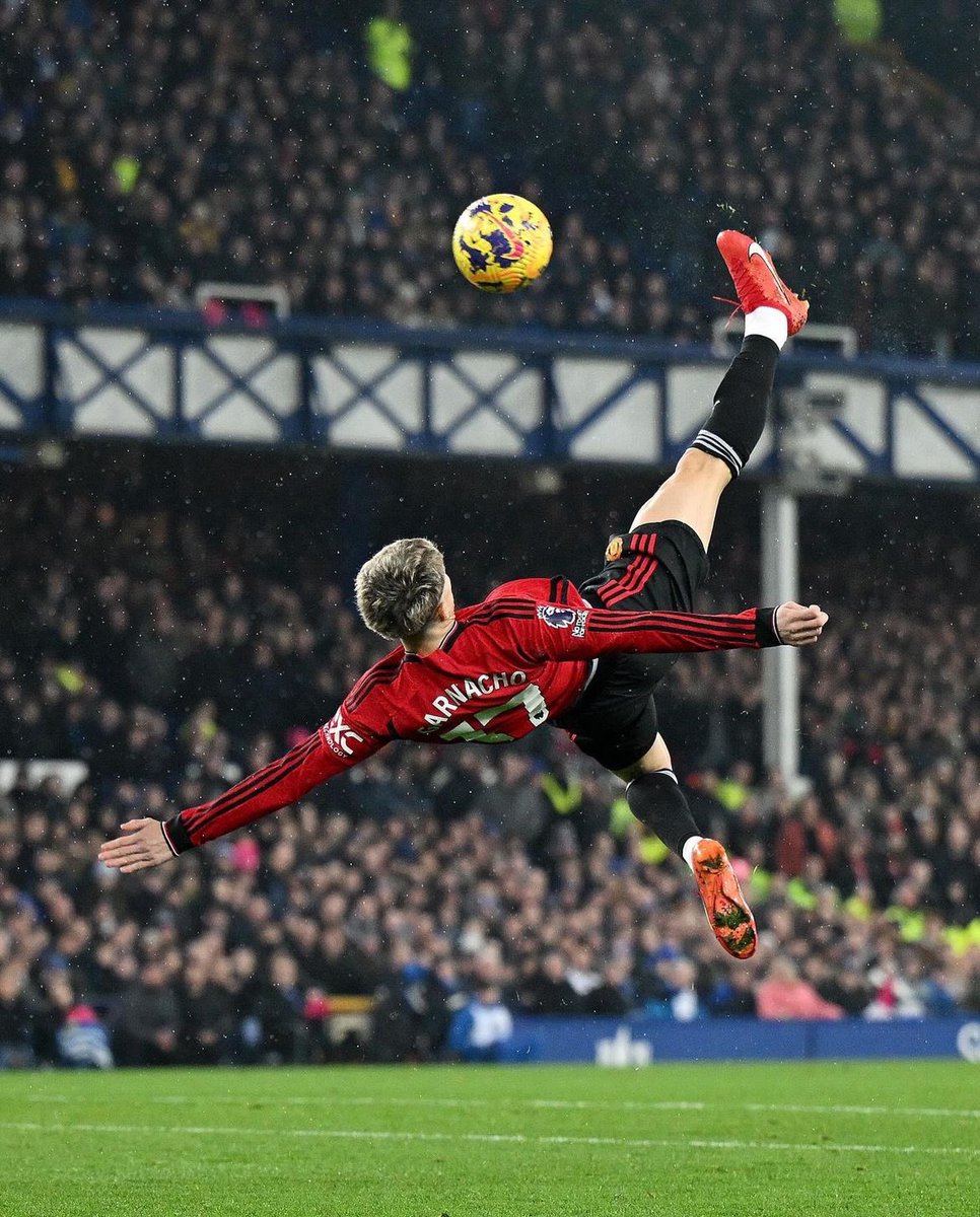 🚨 Owen Hargreaves on Garnacho’s goal: “One of the greatest goals we've ever seen in Premier League history. The football's good, Dalot stands it up, but the finish? You don't even do that in training, you don't even do it with your mates. It's incredible. Everything about it is…