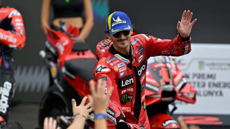 #ValenciaGP 🥳 #BACK2BACKgnaia 🏆 🏆 #MotoGP'de şampiyon Francesco Bagnaia sportrendy.blogspot.com/2023/11/motogp…