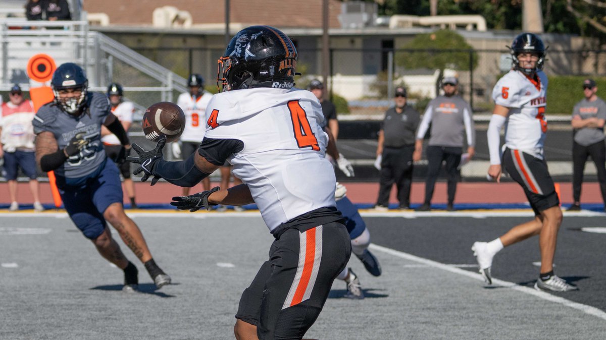 vcspreps's tweet image. Lamont James had 255 yards from scrimmage and two TDs as Ventura College came from behind to give Fullerton its first loss in a SoCal semifinal game. With Photo Gallery @VCAthletics @vcscolleges 
vcstar.com/story/sports/2…