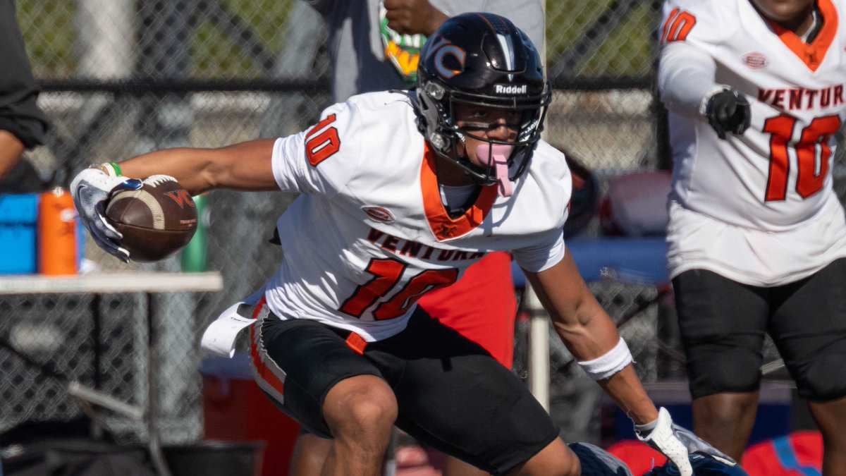 vcspreps's tweet image. Lamont James had 255 yards from scrimmage and two TDs as Ventura College came from behind to give Fullerton its first loss in a SoCal semifinal game. With Photo Gallery @VCAthletics @vcscolleges 
vcstar.com/story/sports/2…