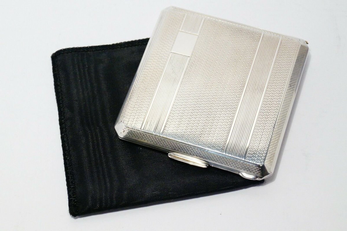 SimplyCLtd's tweet photo. Add a little glam to your routine with this sterling silver powder compact by Walker &amp; Hall 1947
Available here🎄
https://t.co/pGdEMjhFvx… #eBay via
@eBay_UK
#ebayseller #eBay #SterlingSilver #vintage #silver #vintageshop #beautiful #giftideas #Christmasgiftsideas #shoppingstar https://t.co/T3CuSFp2ie