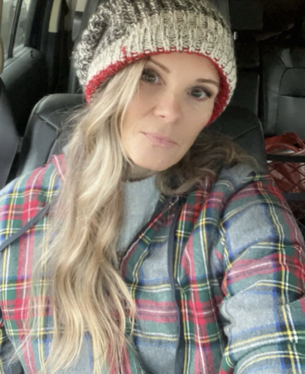susanmark3000's tweet photo. I am so ready for the snow! #tinyhome #thow #kamloops #sockmonkey #carselfie ❄️❄️❄️🤣 https://t.co/DImCbwMLHR