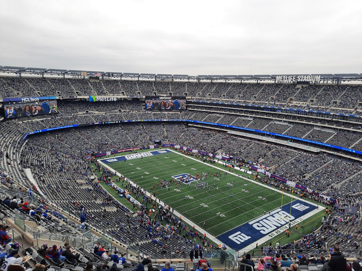 Das dritte 🏈Spiel bildet den Abschluss des Urlaubs: Pats @ Giants #rtlnfl <a href="/rtlsport/">RTLSPORT</a>