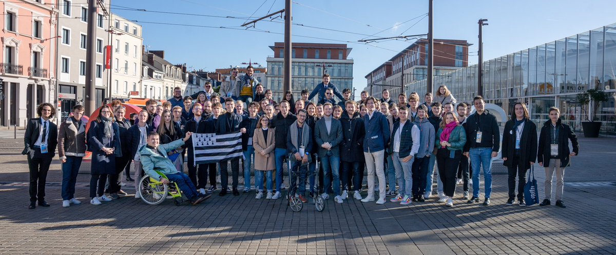 JeunesMacronBZH's tweet photo. #InterJAM Grand Ouest | Clap de fin pour ce week-end 🥲
Écoute, partage, rencontres, mais aussi convivialité étaient présents ces deux jours de mobilisation au #Mans 🔥
Dès à présent, nous sommes prêts à aller sur le terrain afin de défendre nos idées 🇫🇷🇪🇺 https://t.co/lF0XCnYkcC