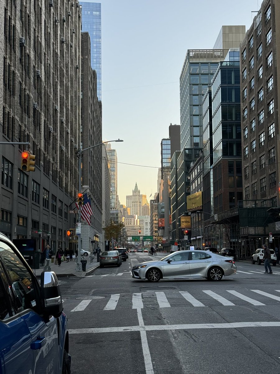 Sellsideshooter's tweet photo. NYC. https://t.co/fEGJ0BucEW