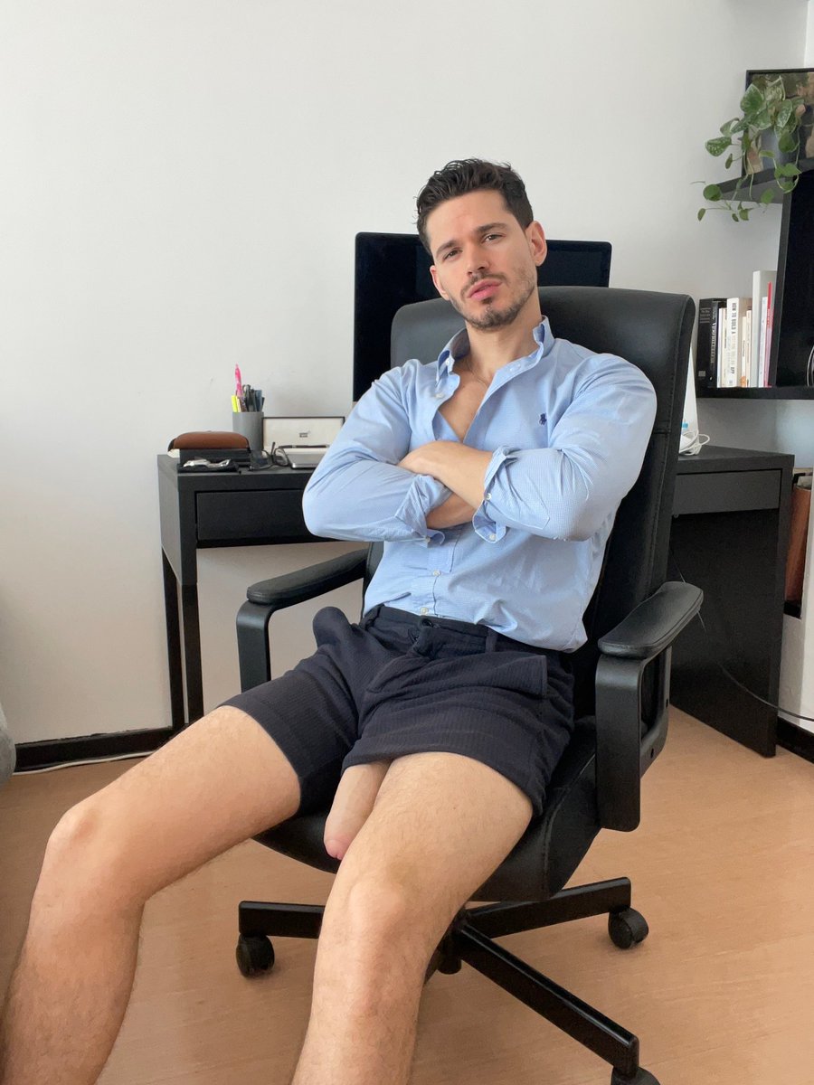 hunk_marc's tweet photo. RT if you need a work colleague like me😏
https://t.co/PsZfa8Y66C https://t.co/Ez8AbTKgLW