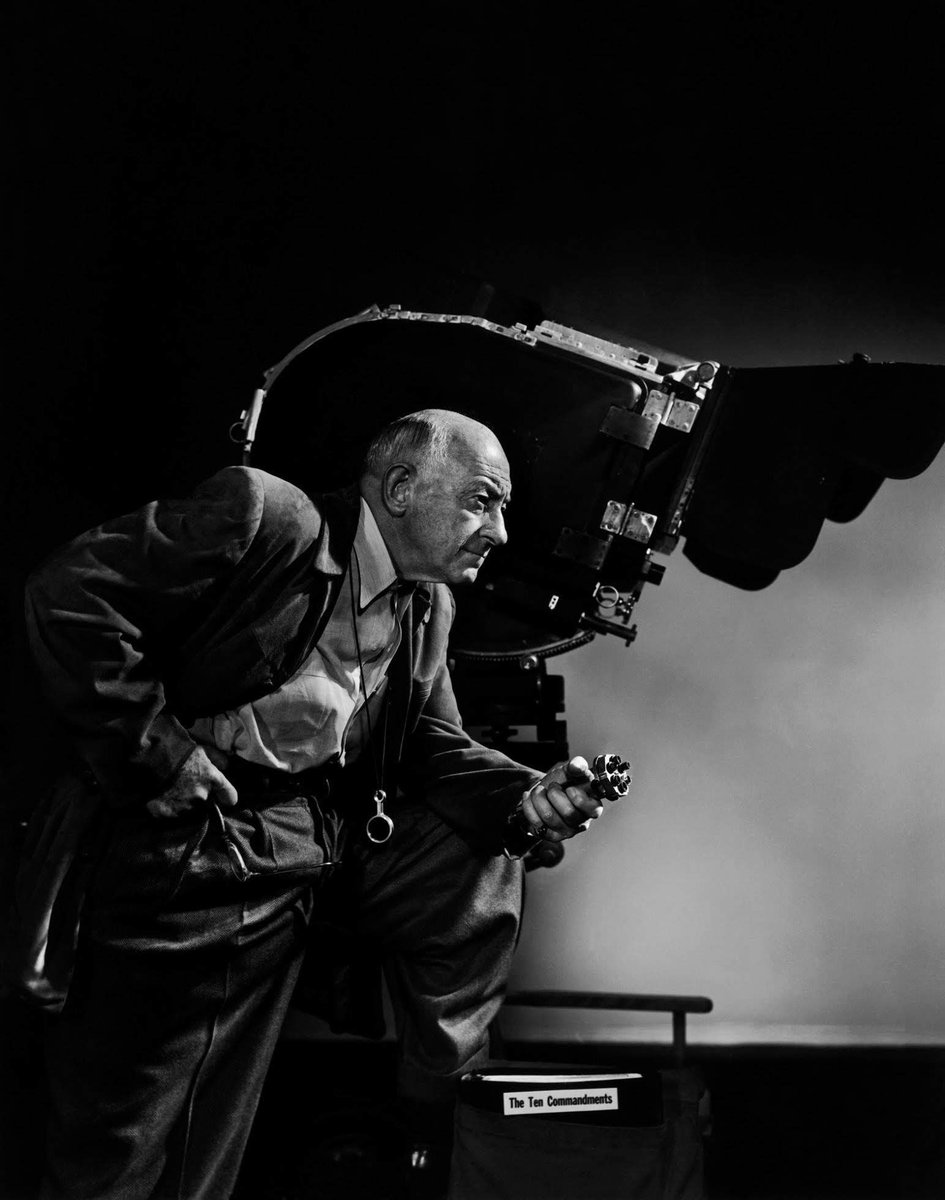 JuanmadelaPoza's tweet photo. Para celebrar la reciente publicación de «Cecil B. DeMille. Un director de leyenda» mañana publicaré un artículo en el blog de mi sitio web dedicado a #CecilBDeMille, el fundador de #Hollywood junto a #DavidWGriffith, uno de los padres del cine norteamericano. @barahona19611 https://t.co/1HDUADoVCs