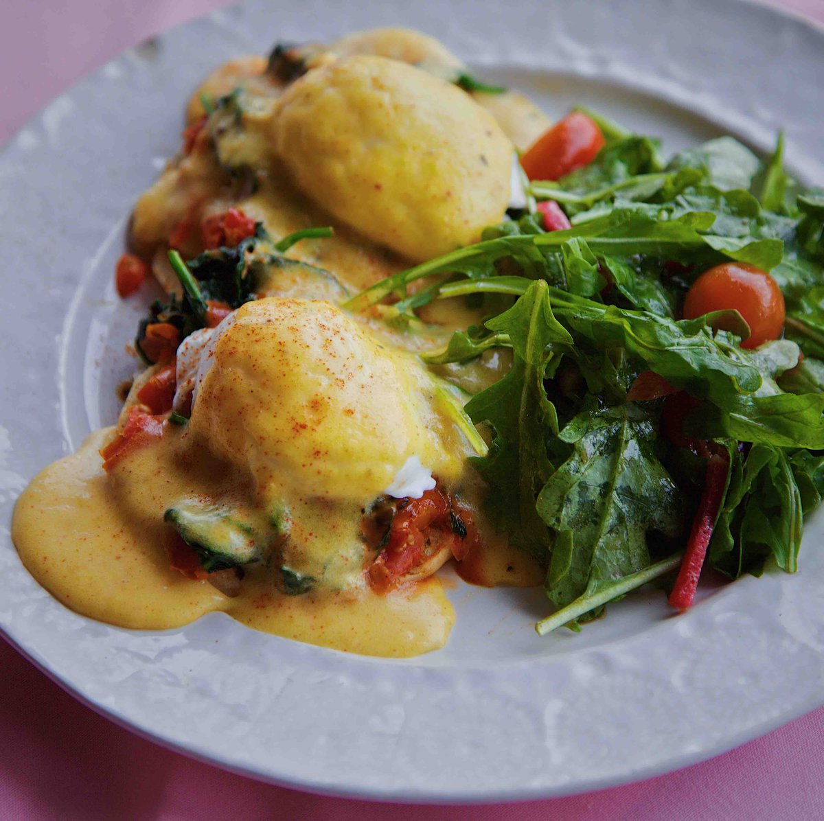 Looking for an egg-cellent 🍳 excuse to have bottomless #mimosas 🥂🍾 and #sangria 🍹 … that’s why Brunch was created 💁‍♀️ join us 9am-2pm every Saturday &amp; Sunday at #MOVIDA 📍