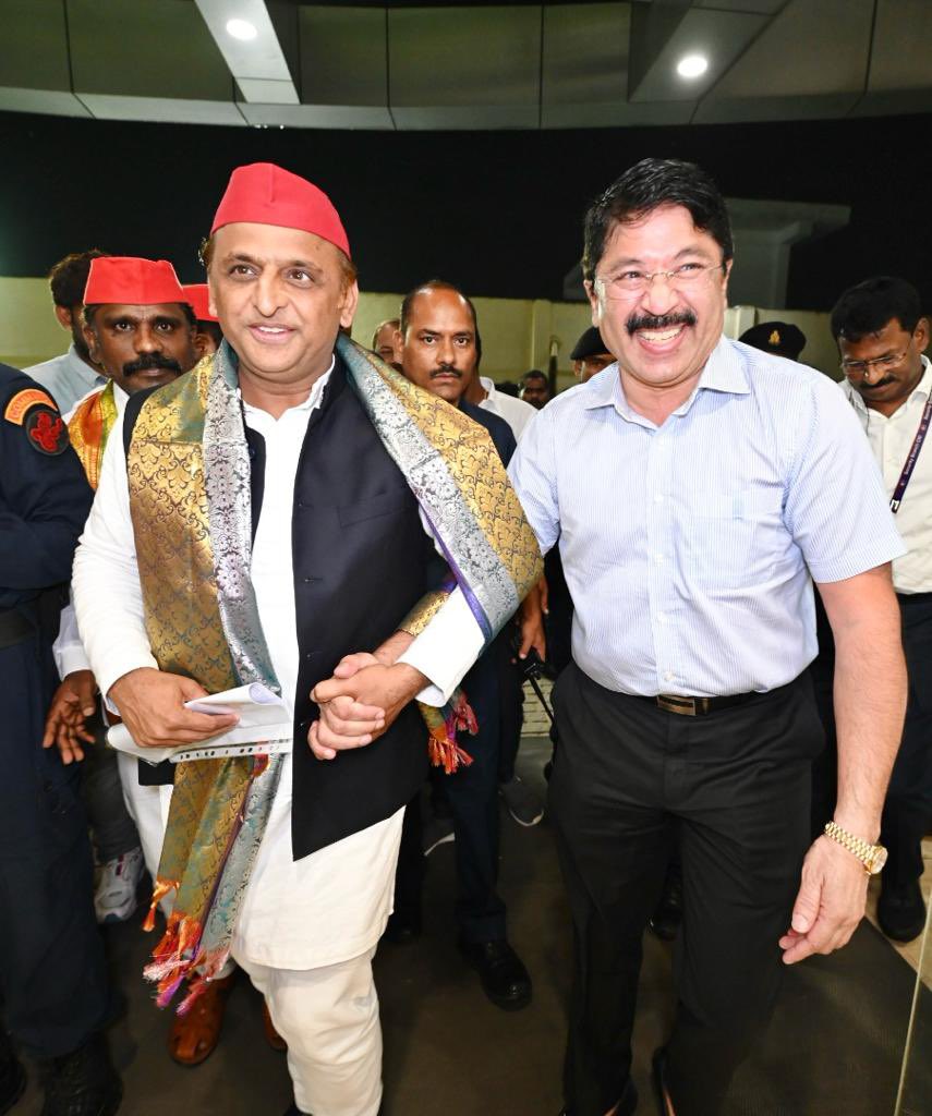 yadavakhilesh's tweet photo. Today in Chennai https://t.co/tprM46qCYm