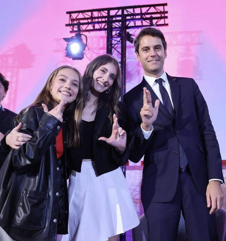Félicitations <a href="/zoe_clauzure/">Zoé Clauzure</a> pour ta victoire à l’Eurovision Junior. 👏

Avec « Cœur », un titre engagé contre le harcèlement scolaire, tu as brillé et porté un message d’espoir pour beaucoup de jeunes filles et de jeunes garçons à travers le pays. Fier de toi. 🇫🇷