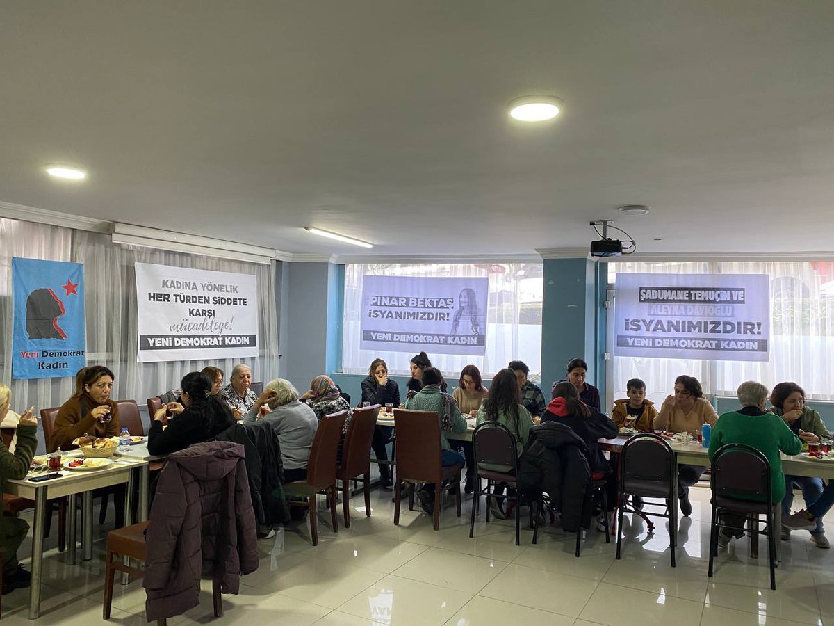 ydkresmi's tweet photo. Gazi Mahallesi’ndeki kadınlarla kahvaltıda bir araya gelerek mahallede artan kadın cinayetleri ve kadına yönelik şiddet üzerine tartışmalar yürüttük

🔗 https://t.co/gB3hTo8PuA https://t.co/MkbbcTM728