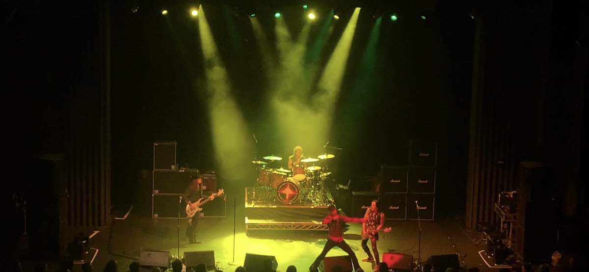JuMcGee's tweet photo. Living Colour &amp; Extreme https://t.co/zs03MV8JDF