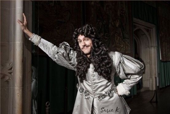 holiday_fae's tweet photo. Something is unleashed inside of Mathew when he puts on this wig 😅 #mathewbaynton #horriblehistories https://t.co/WIHxcxYOqP