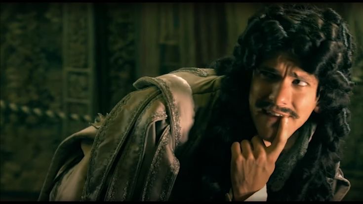 holiday_fae's tweet photo. Something is unleashed inside of Mathew when he puts on this wig 😅 #mathewbaynton #horriblehistories https://t.co/WIHxcxYOqP
