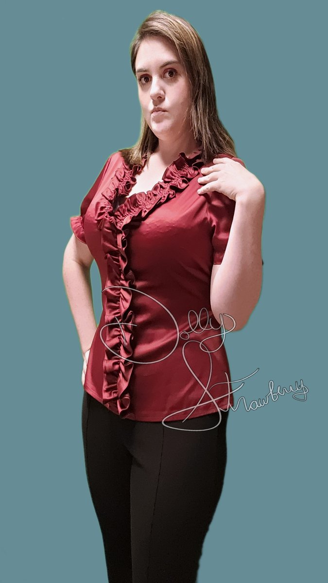 ClaramityVoice's tweet photo. Eh, why not? Updated version of my full body shot for my acting portfolio! 😅 #voiceactress #DollyStrawberry #fullbodyportrait https://t.co/VEElotmjgG