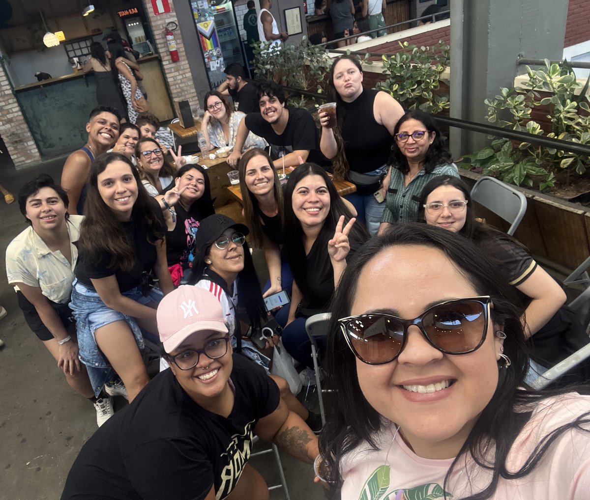 lilian_carla31's tweet photo. Nossa, pq tu vive nos shows da Juliette?

Pq todos são únicos e maravilhoso, mas também temos um plus e são essas pessoas aí, os cactos 🌵.
Com eles tudo fica muito melhor!

Obrigada por tudo meus irmãos. 🫶🏻
Amo vocês! https://t.co/GpeE3EX4Cp