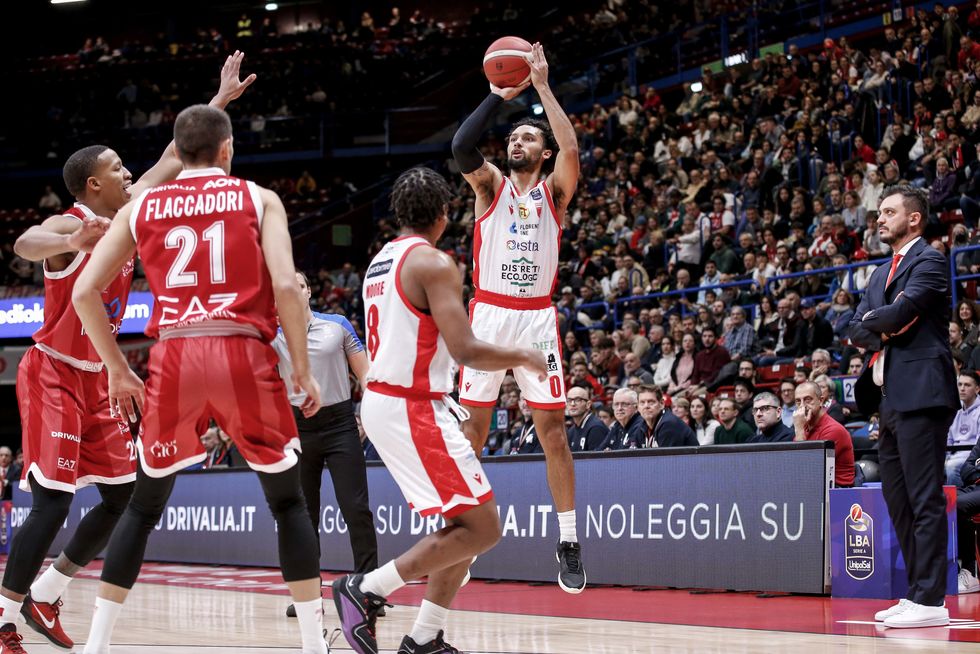 cesaremilanti's tweet photo. Shocker in Milano! 🇮🇹

Ettore Messina's team continues to struggle in the LBA, and the newly promoted Pistoia gets the 86-81 away win thanks to Payton Willis' 31 points (6/13 3FG) and 7 rebounds plus Charlie Moore's 28 points (4/9 3FG) and 6 assists. https://t.co/X2LJmYxPuX