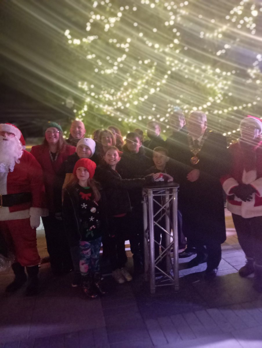 ✨ Excitement filled the air as Children's Champion Harry & Maisy & Deputy Ayaan had the privilege of switching the Christmas lights on at #RochdaleTownHall What a mesmerizing display! 🌟 Alongside the magical trail of fire and lights #IgniteFireFestival @RochdaleYouthie