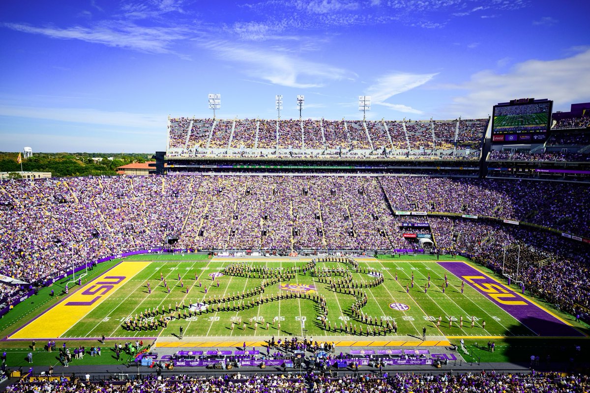 LSUfootball's tweet photo. NYC 🔜 https://t.co/IytwKJmtJ4