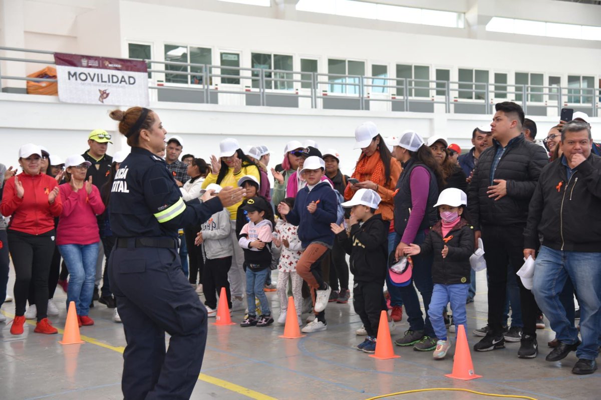 SEMOV_Edomex's tweet photo. En el marco del #DíaNaranja  🧡🎗 a través de la #UnidadDeGéneroSemov llevamos a cabo el evento "Movilizando Nuestras Familias, un Espacio Libre de Violencia” teniendo como objetivo fortalecer la sana convivencia a través de actividades lúdicas. #ElPoderDeServir https://t.co/YQu6hGd3ed