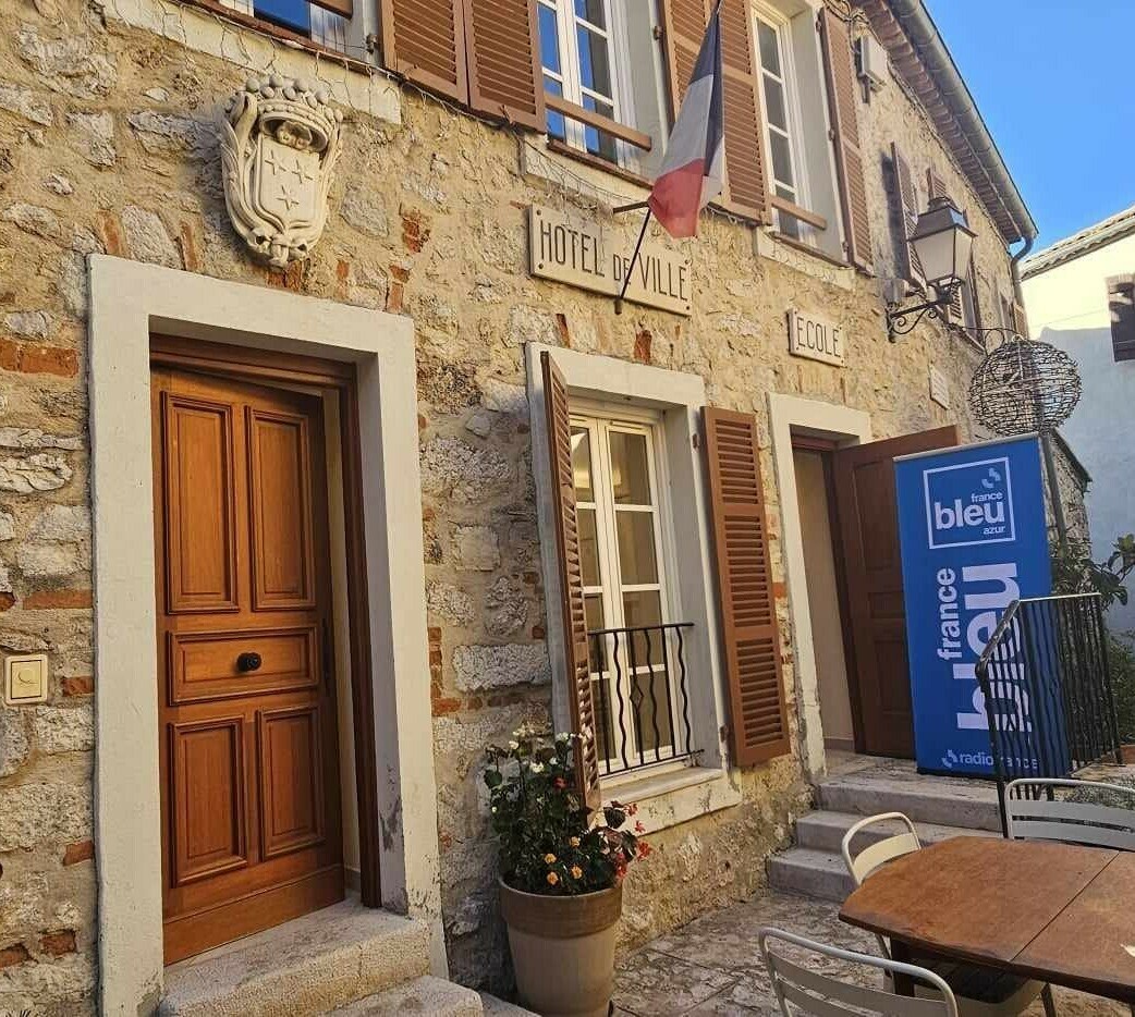 iciazur's tweet photo. En direct de Sainte-Agnès, village du littoral le plus haut d'Europe
➡️ https://t.co/ZD44DW2hAK https://t.co/HG7aFGsHGt