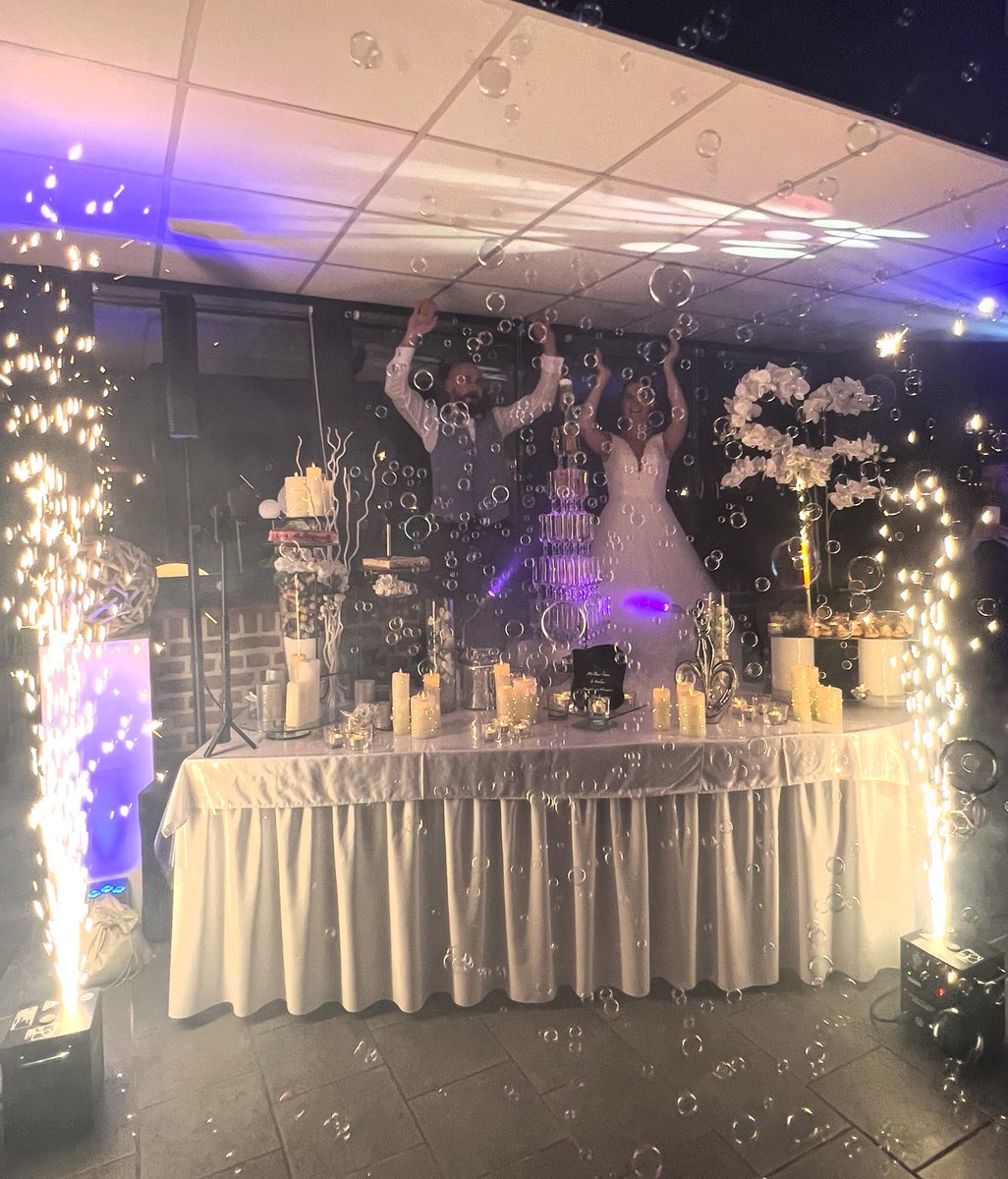 WaymelAnimation's tweet photo. Mariage Magnifique au Salon de la Prairie 2023 !!! La Soirée = ENORME !!!
Domaine & Traiteur = Le Salon de la Prairie à @Steenwerck au cœur des Flandres !
Matériel Son & Lumière = @WaymelAnimation #WaymelAnimation
Animateur / DJ = #LoLoWaymel
#Mariage #SalonDeLaPrairie https://t.co/9GzoCKDbUT