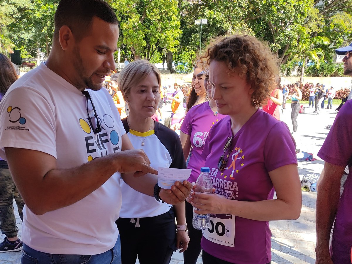 UEenVenezuela's tweet photo. Agradecemos a las organizaciones que nos han acompañado en esta jornada, en la que han estado ofreciendo información y asesoría al público y participantes:

🔹@CEMUCV 
🔸@esotroenfoque 
🔹@empoderameve 
🔸@entintavioleta 
🔹@_cepaz
🔸@avesa_ong_vzla
🔹@unfpa_ve

#CarreraUEVZLA https://t.co/M88btNZjmP