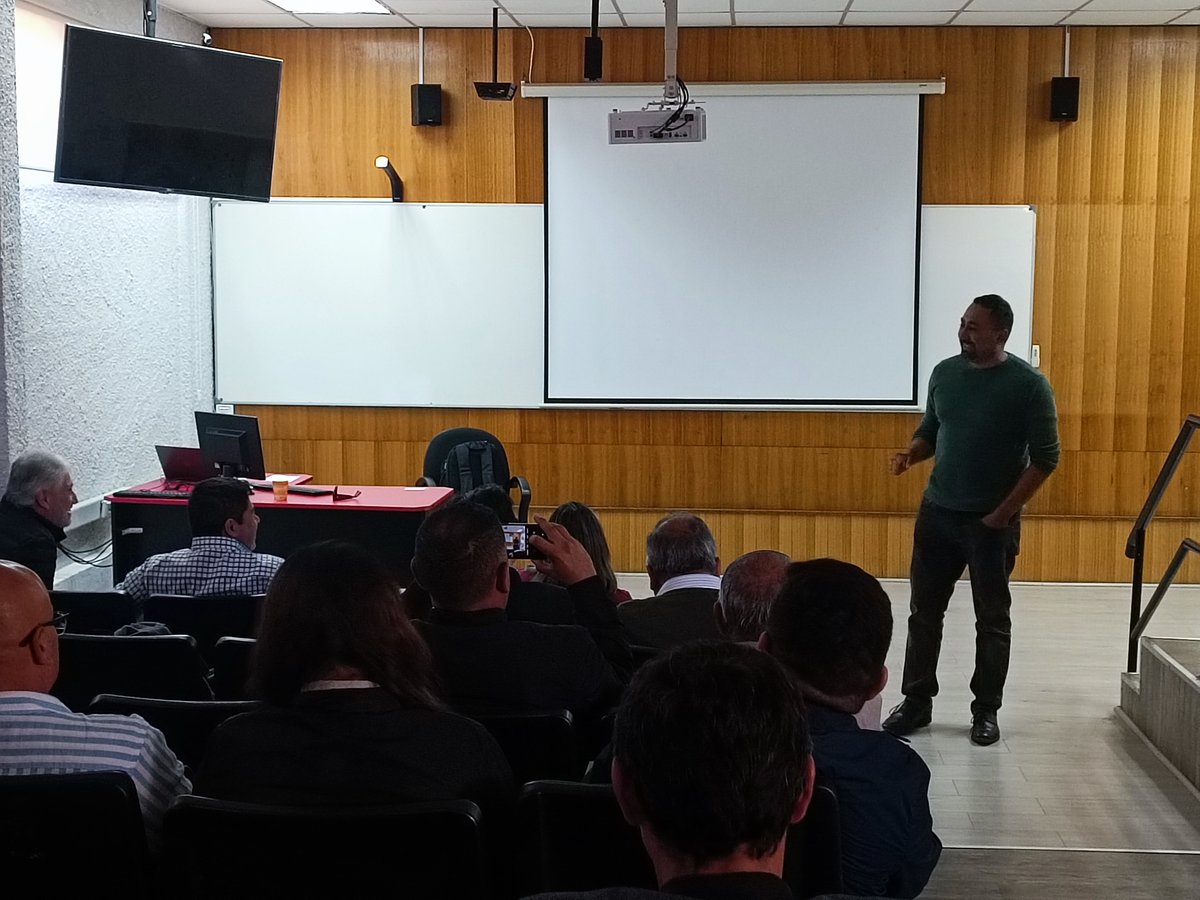 CoreseminValpo's tweet photo. Se realizo reunión Mensual de la Corporación Coresemin en la dependencias de la Universidad de Viña del Mar, tema tratado fue preparativos para el Seminario de Seguridad y Salud Ocupacional a realizarse con fecha 1 de Diciembre en Petorca. https://t.co/4WpPWbI0eg