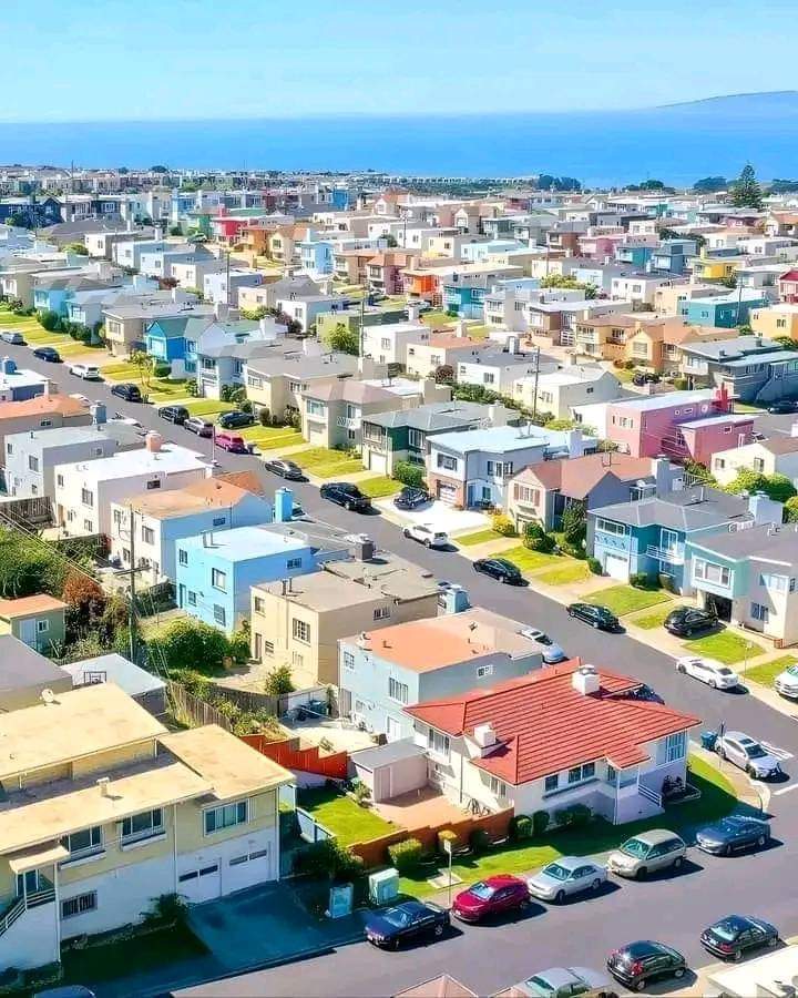 بلد ما فيها عمدان كهرباء وكوارو وفراشيات ومحل طعميه ومحل وساخه  دي بلد شنو الله لا يودينا  ليها