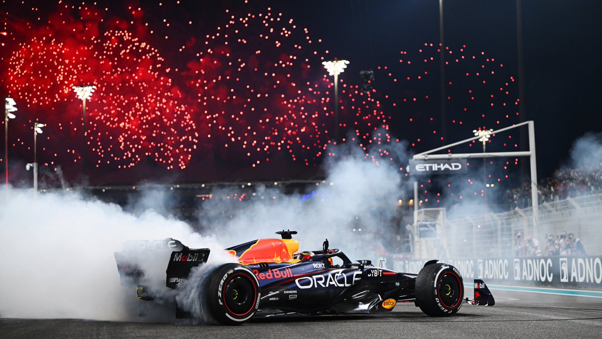 F1's tweet photo. Donuts... breakfast of champions! 🤩

#AbuDhabiGP @Max33Verstappen https://t.co/Kwk6RpNUhq