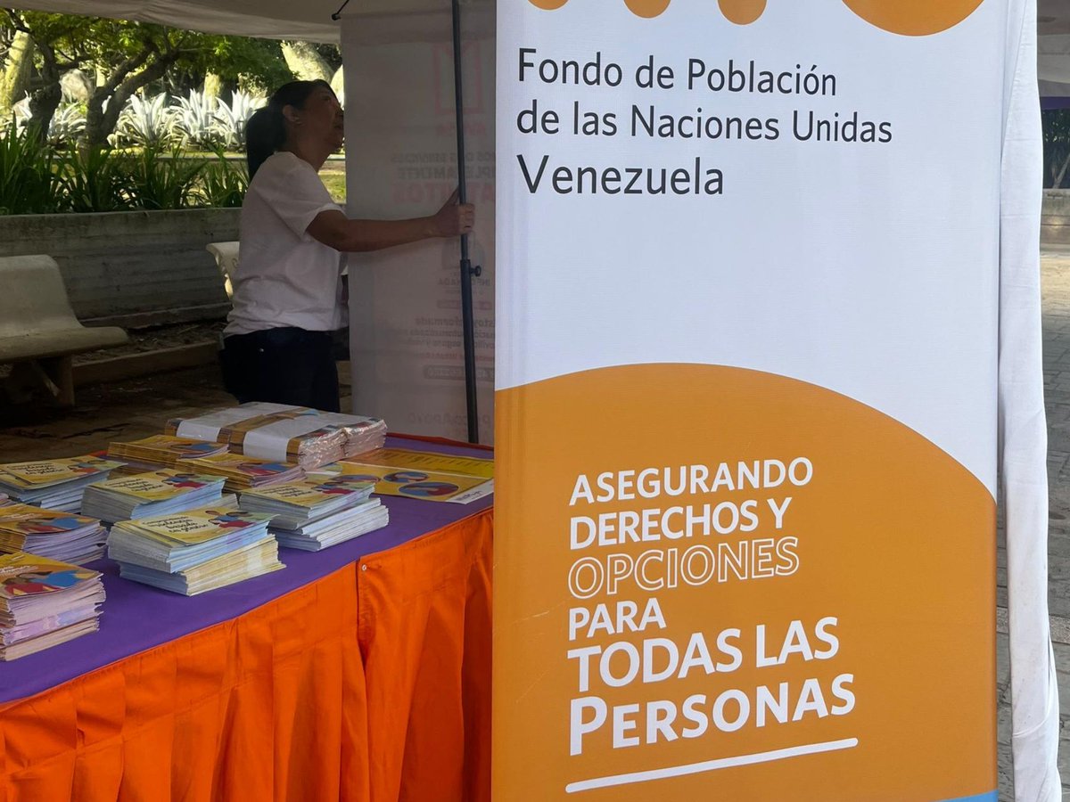 UEenVenezuela's tweet photo. Agradecemos a las organizaciones que nos han acompañado en esta jornada, en la que han estado ofreciendo información y asesoría al público y participantes:

🔹@CEMUCV 
🔸@esotroenfoque 
🔹@empoderameve 
🔸@entintavioleta 
🔹@_cepaz
🔸@avesa_ong_vzla
🔹@unfpa_ve

#CarreraUEVZLA https://t.co/M88btNZjmP