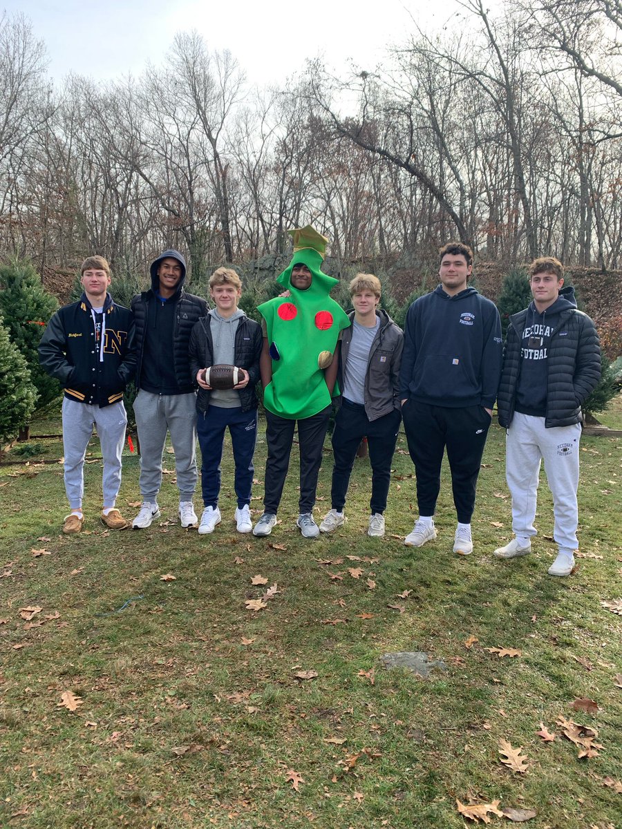 boosters_nhs's tweet photo. Needham Football working hard at the Claxton tree lot. Come by and say hello and buy your tree! https://t.co/SvNVf74tnI
