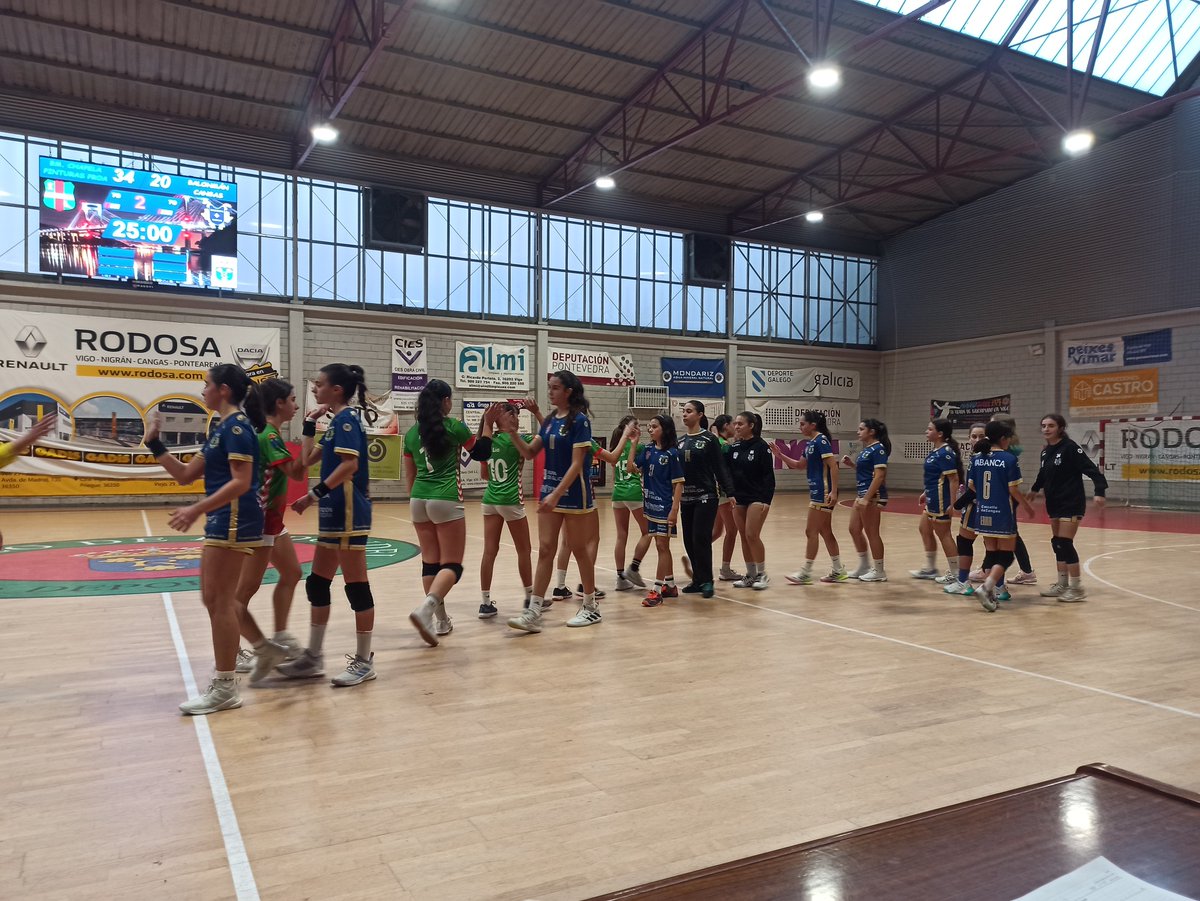 CB_ChapelaWeb's tweet photo. As nosas miniminions de infantil feminino de Ouro seguen ó seu. Aínda que o encontro fronte o Cangas non foi del todo bo, chegoulles pra gañar (34-20). Non vos confiedes, hai que seguir traballando e aprendendo. Imos rapazas!!
#imoschapela #vermelloeverde #gominions #sonolasetta https://t.co/jQFGWswU2N