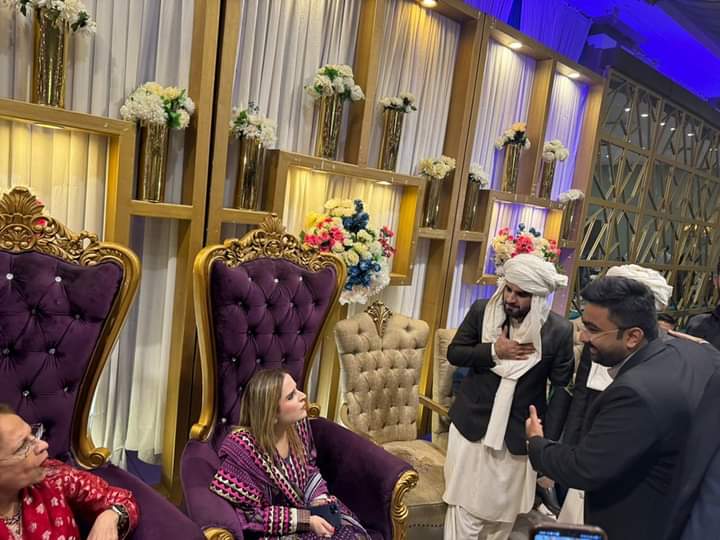 TeamAsfand's tweet photo. حیدرآباد : سابق صدرِ پاکستان و کو چیئرمین پاکستان پیپلزپارٹی آصف علی زرداری کی ہمشیرہ محترمہ فوزیہ زرداری صاحبہ نے پ پ پ رہنماء و چیئرمین UC-27 محترم گڈو مری کی صاحبزادی اور چیئرمین UC-28 محترم اسفند مری کی ہمشیرہ کی شادی میں شرکت کی۔

@jamkhanshoro @MakhdoomFZaman @asfand_mari https://t.co/UeMNDQHMn4