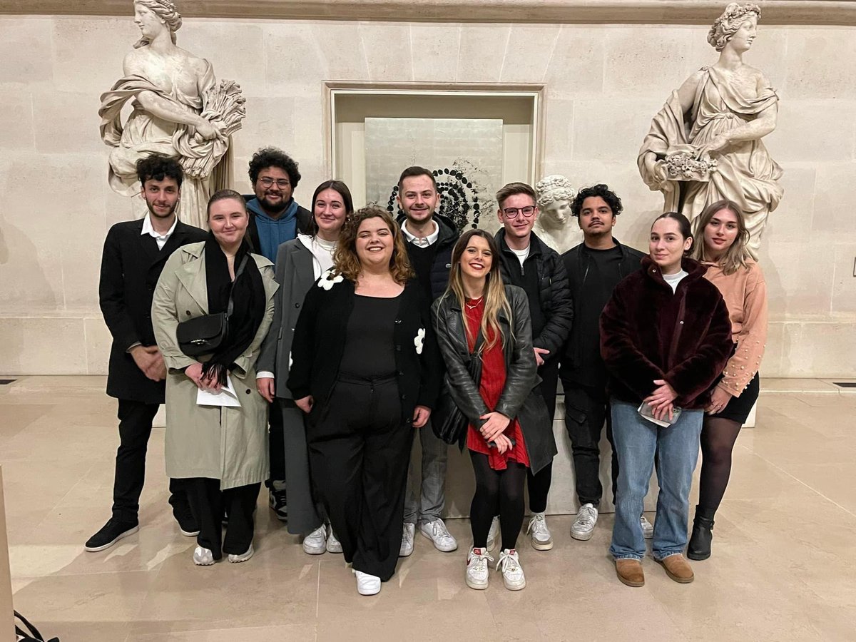 TOPICSbyISTEC's tweet photo. Repérage pour les étudiants du Master Évènementiel Industrie culturelle et créativité avant leur médiation CAMPUS Louvre.
#ISTEC #EIC2 #IndustrieCulturelle #M2 #CampusLouvre #Culture #Louvre #evenementiel #creativite https://t.co/8WBEgPuHBb